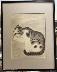 Katze mit roter Zunge